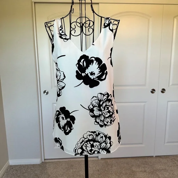 Banana Republic Tank Top - NWOT - Picture 2 of 7